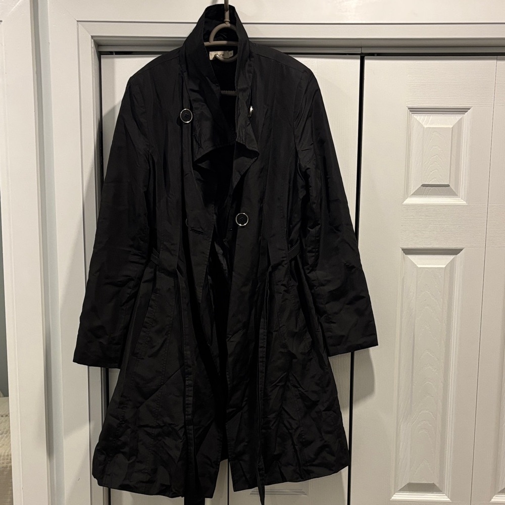 Laura size 8Elegant Black Women's Coat